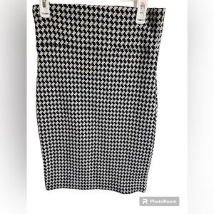 Agnes & Dora Pencil Houndstooth Skirt Black and White - Medium
